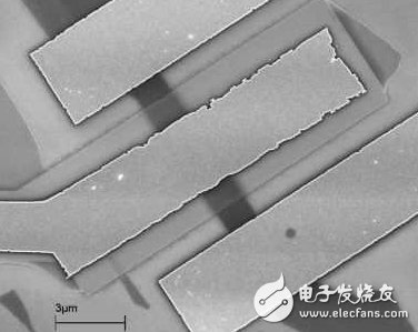 研究人员将采用这种具有2d通道的原型元件（来源：uc riverside）